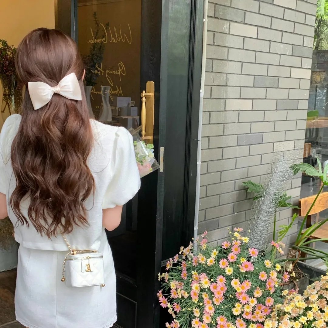 黑衣女孩